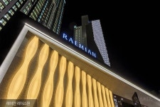 최근 입주민 자존심 싸움이라는 아파트 문주 디자인...jpg... (instiz) 이슈 카테고리 최근 입주민 자존심 싸움이라는 아파트 문주 디자인...jpg