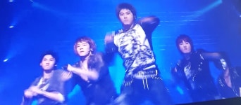 동방신기 라이징썬 무대보는데 이사람 멀까..?? - 인스티즈(instiz) 연예 카테고리 동방신기 라이징썬 무대보는데 이사람 멀까..??