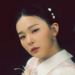 슬기 ㄹㅇ 이번 컨포에서 유독 헤어랑 묘하게 한복으로 보이는... 슬기 ㄹㅇ 이번 컨포에서 유독 헤어랑 묘하게 한복으로 보이는 의상때문인지