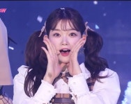 [잡담] 츠키는 손이 큰거야 얼굴이 작은거야 - 인스티즈(instiz) 연예 카테고리 츠키는 손이 큰거야 얼굴이 작은거야