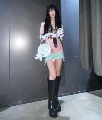 [잡담] 뉴진스 팬들아 이 소녀 누구야.. - 인스티즈(instiz) (K)POP/예능 카테고리 [잡담] 뉴진스 팬들아 이 소녀 누구야..