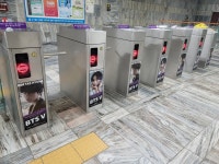 [잡담] 부산 종합운동장역 지하철 모든 개찰구 방탄 뷔래 - 인스티즈(instiz) 연예 카테고리