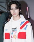 [잡담] 펜타곤 신원 패션위크 비하인드 사진 좋다.. - 인스티즈(instiz) 연예 카테고리 펜타곤 신원 패션위크 비하인드 사진 좋다..