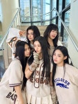 뉴진스 뮤뱅 계단 사진 떴당 - 인스티즈(instiz) 연예 카테고리 뉴진스 뮤뱅 계단 사진 떴당