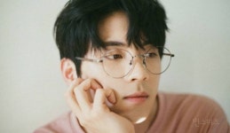 안경 썼을 때랑 벗었을 때 갭차이 많이 난다는 남가수 - 인스티즈(instiz) 이슈 카테고리 안경 썼을 때랑 벗었을 때 갭차이 많이 난다는 남가수