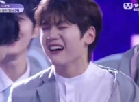 [잡담] 아 매튜 옷 훌러덩 벗겨져서 우는거 다시 봐도 웃기네 - 인스티즈(instiz) 연예 카테고리