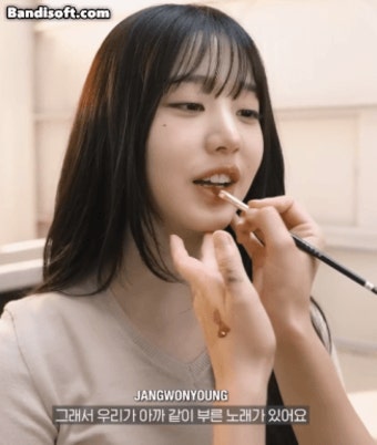 자기 앞머리 많이 이뻐해달라는 아이브 장원영.gif - 인스티즈(instiz) 이슈 카테고리