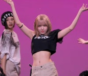 릴리는 릴레이 댄스 나올 때마다 몸매로 알티타네 - 인스티즈(instiz) 연예 카테고리 릴리는 릴레이 댄스 나올 때마다 몸매로 알티타네