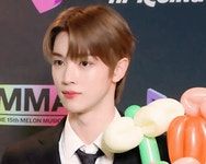 성찬이 앞머리 일센치 시절 귀엽고 예쁘긴 한데 시무룩햇던 거 이해... 앞머리 일센치 시절 귀엽고 예쁘긴 한데 시무룩햇던 거 이해 가는 게