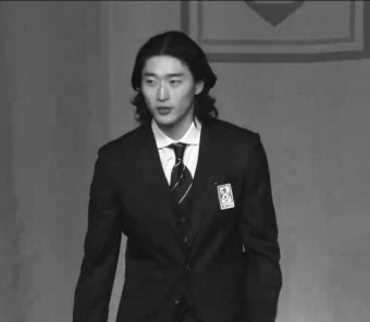 섹시한 빌런 느낌 나는 조규성의 장발&수트 조합 - 인스티즈(instiz) 이슈 카테고리