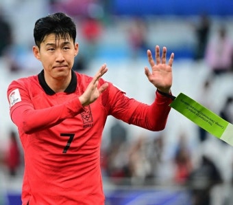 [잡담] 헐 얘들아 손흥민 캡틴 완장에 적혀있는 글 봐… - 인스티즈(instiz) 연예 카테고리