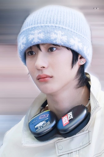 [잡담] 앤톤 데뷔전 공항 고화질 떴어 - 인스티즈(instiz) 연예 카테고리
