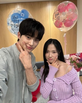 [잡담] 변우석 김혜윤 이 셀카 찐 선재솔같다.. - 인스티즈(instiz) 드영배 카테고리 변우석 김혜윤 이 셀카 찐 선재솔같다..