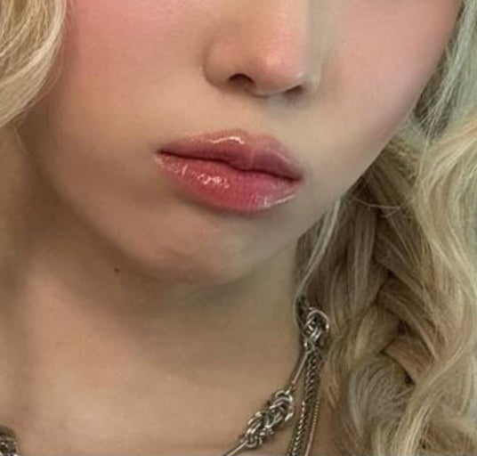 곧 다가오는 크리스마스를 위한 데이트 메이크업! 아이템 소개합니다.