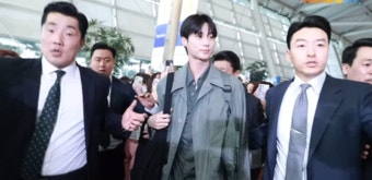 [잡담] 변우석 공항 움짤로 보니까 경호원 분들이 진짜 잘해줬네 철통보안 - 인스티즈(instiz) 드영배 카테고리