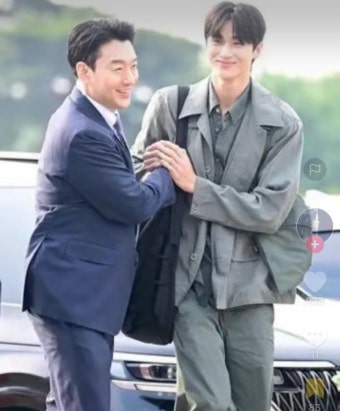 [잡담] 변우석이랑 인사했던 경호원분 단관때도 계셨네 - 인스티즈(instiz) 드영배 카테고리