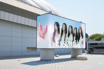 [잡담] 뉴진스 도쿄돔에 광고들도 있네 - 인스티즈(instiz) 연예 카테고리
