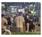 [잡담] 여기 맨왼쪽 줄무늬티 음주인가? - 인스티즈(instiz) 한화 카테고리