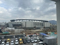 [잡담] 오늘 야구장 옆 체육관에 일하러갔다가 신구장 왕창 보고옴!! - 인스티즈(instiz) 한화 카테고리