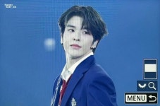 아직 데뷔도 안 한 애한테 미안하지만 송하한테 프듀에서나 볼법한... 미안하지만 송하한테 프듀에서나 볼법한 장기연습생 특유의 버석함이... 