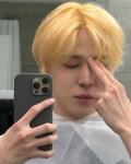 [잡담] 아 개웃기네 염색하자마자 이런 셀카 찍음 - 인스티즈(instiz) 연예 카테고리 아 개웃기네 염색하자마자 이런 셀카 찍음