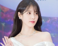 [잡담] 내가 좋아하는 아이유 사진 두 개 - 인스티즈(instiz) 연예 카테고리