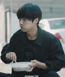 현재 소름끼치는 연기력으로 1인3역 소화하는 신인배우.gif - 인스티즈(instiz) 이슈 카테고리 현재 소름끼치는 연기력으로 1인3역... 