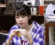 [효리네민박] 양갱 먹다 고통받는 아이유 gif - 인스티즈(instiz) 이슈 카테고리 [효리네민박] 양갱 먹다 고통받는 아이유 gif