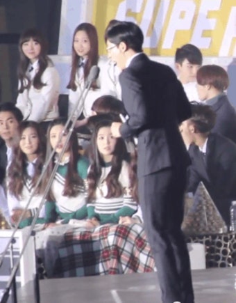 유재석 메뚜기춤을 구경하는 아이돌들 - 인스티즈(instiz) 이슈 카테고리 유재석 메뚜기춤을 구경하는 아이돌들