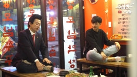 내 눈을 바라봐, 오늘도 빨래방에 갑자기 허경영이 나타난다면?... - 인스티즈(instiz) 이슈 카테고리 내 눈을 바라봐, 오늘도 빨래방에 갑자기... 