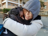 오늘 수능 시험장 앞 훈훈한 사진 - 인스티즈(instiz) 이슈 카테고리