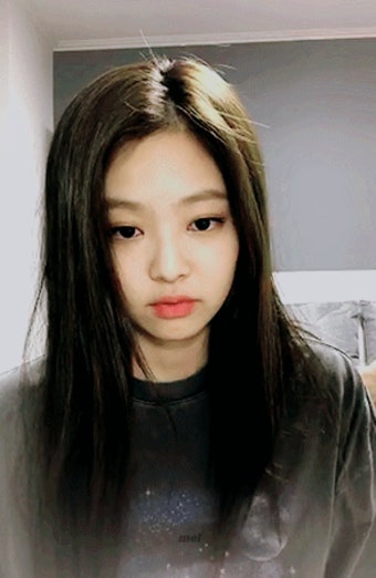 무서운걸 본 제니.gif - 인스티즈(instiz) 이슈 카테고리