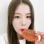 약과를 오물오물 먹는 아이즈원 권은비 - 인스티즈(instiz) 이슈 카테고리