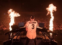 [오늘의EDM] ILLENIUM - Crashing - 인스티즈(instiz) 인티영상 (종료) 카테고리
