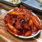 닭강정 느낌이 날 정도로 끈적한 양념이 살아있는 시장 떡볶이.jpg - 인스티즈(instiz) 이슈 카테고리 닭강정 느낌이 날 정도로 끈적한 양념이... 