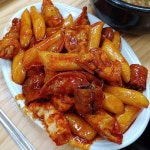 닭강정 느낌이 날 정도로 끈적한 양념이 살아있는 시장 떡볶이.jpg - 인스티즈(instiz) 이슈 카테고리 닭강정 느낌이 날 정도로 끈적한 양념이... 