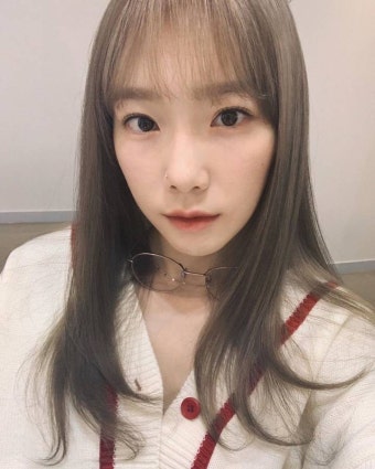 덱스와 태연, 친밀 대화 속 특별한 케미…팬들의 뜨거운 관심!