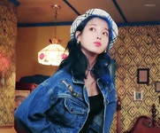 아이유 블루밍 뮤비 비하인드.gif - 인스티즈(instiz) 이슈 카테고리 아이유 블루밍 뮤비 비하인드.gif