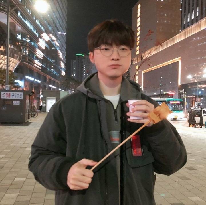 페이커, 롤챔스 SKT 경기에서 미르키 캐리로 활약하며 KT에 승리. 현역 최고의 게이머로 주목받는 이유.