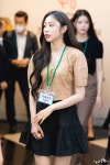 흔한 회사 여직원 오피스룩 컨셉의 러블리즈 지수.jpg - 인스티즈(instiz) 이슈 카테고리