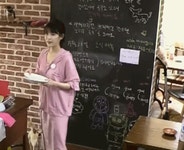 6년전 효리네 민박 속 아이유.gif - 인스티즈(instiz) 이슈 카테고리 6년전 효리네 민박 속 아이유.gif