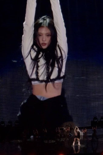 뉴진스 도쿄돔 전광판 크기 체감짤.jpg - 인스티즈(instiz) 이슈 카테고리