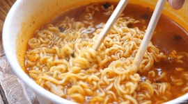 라면 한 젓가락.gif - 인스티즈(instiz) 이슈 카테고리 라면 한 젓가락.gif