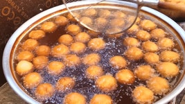 시장에서 먹을 수 있는 옛날 도너츠, 꽈배기.gif - 인스티즈(instiz) 이슈 카테고리 시장에서 먹을 수 있는 옛날 도너츠, 꽈배기.gif