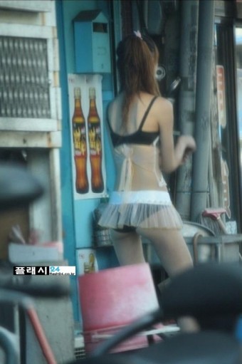 플래시24- > 네티즌포토 > 대만의 빈랑(Betelnut)파는 여자들