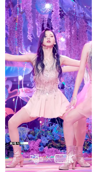 플래시24- > 연예/스포츠 > 에스파 카리나 무대위 쩍벌