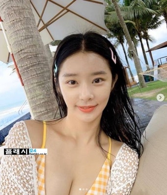 플래시24- > 연예/스포츠 > 이주빈 집중하게 만드는 수영복