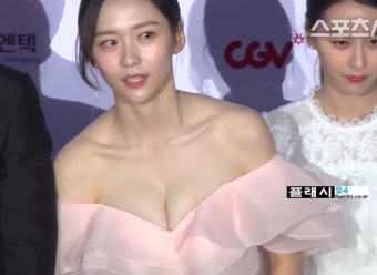 플래시24- > 연예/스포츠 > 배우 박지현 몸매 기가막히네