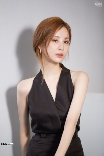 플래시24- > 연예/스포츠 > 소녀시대 서현 2022년 시즌그리팅 화보