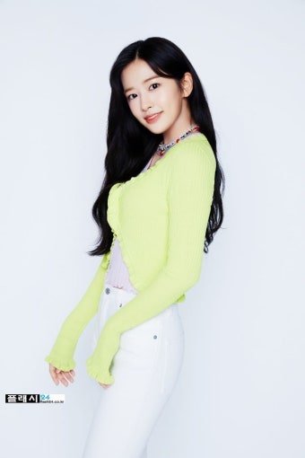 플래시24- > 연예/스포츠 > 신상화보 아이브 안유진 기럭지